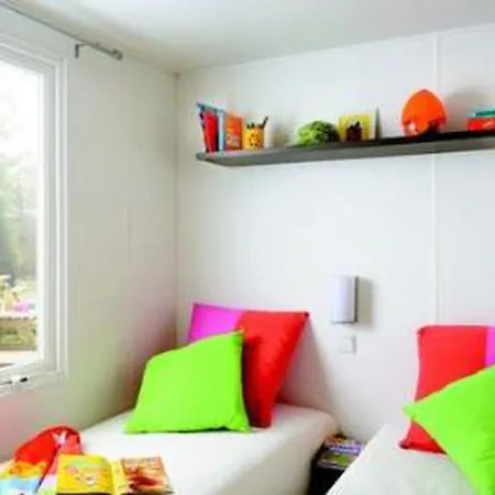 Mobil-home 6 Personnes Avec Terrasse à - Api-1-52-371 *