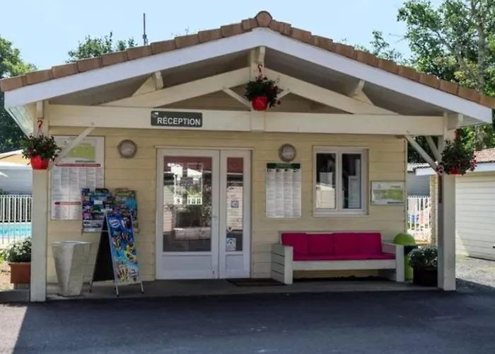 Camping Mobil-home 6 Personnes Avec Terrasse A - Api-1-52-371 *